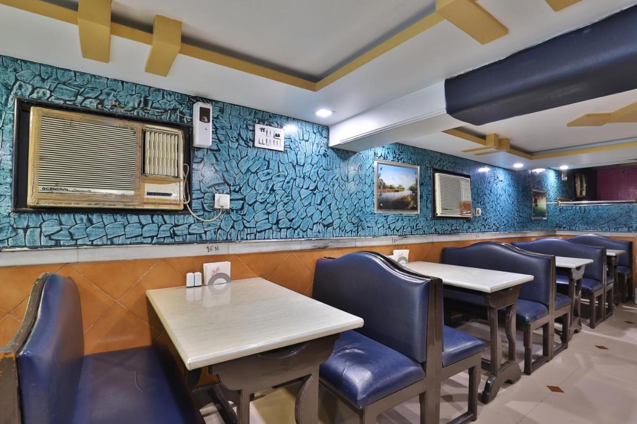 Hotel Midtown Surat Exterior photo