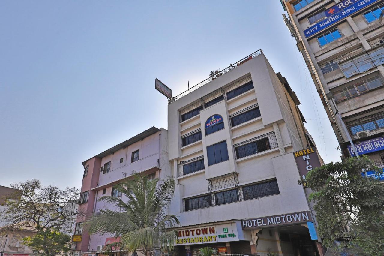Hotel Midtown Surat Exterior photo